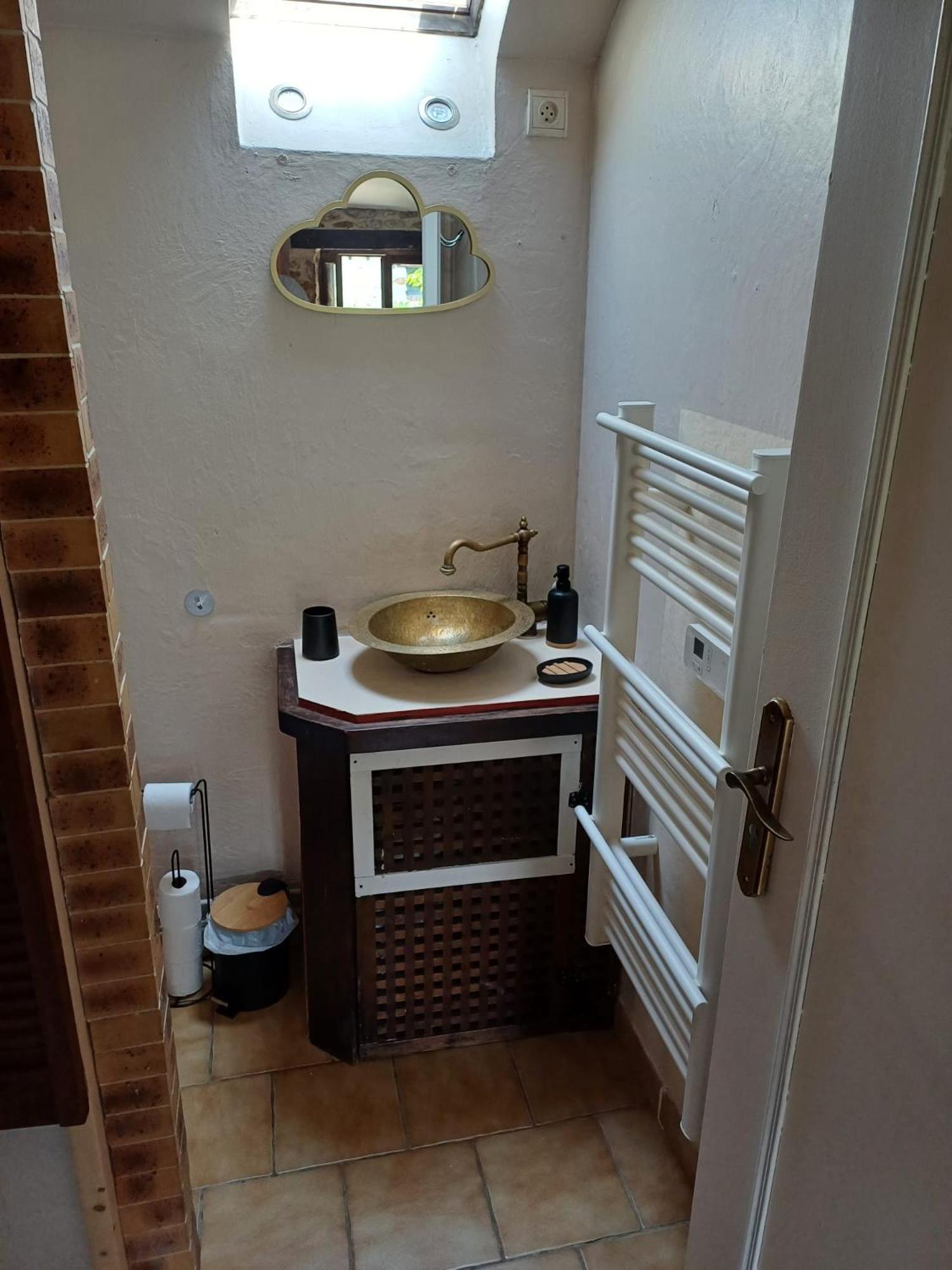 Appartement En Pierre Au Calme Vert-Saint-Denis